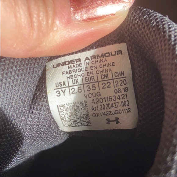 Under armor boys shoes - Picture 4 of 4